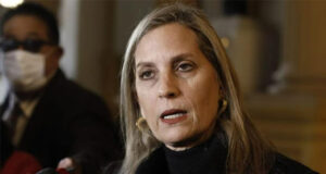 Alva respalda uso de pasajes otorgados a congresistas: “Son utilizados para ir a donde quieran y sin dar explicaciones”