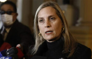 Alva respalda uso de pasajes otorgados a congresistas: “Son utilizados para ir a donde quieran y sin dar explicaciones”