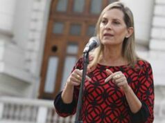 María del Carmen Alva asegura que los congresistas no tienen que dar explicaciones de sus viajes