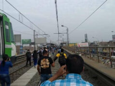 Metro de Lima se queda varado y causa molestia entre usuarios