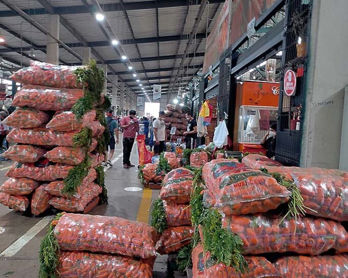 Normal abastecimiento de alimentos en mercados mayoristas de Lima