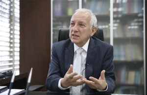 Becerra exige al Ministerio Público que se denuncie a los que usan a menores en protestas Ministro Becerra exige al Ministerio Público que se denuncie a los que usan a menores en protestas