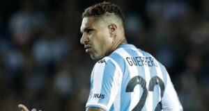 Paolo Guerrero debutó en Racing con gol… anulado