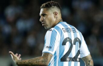 Paolo Guerrero debutó en Racing con gol… anulado