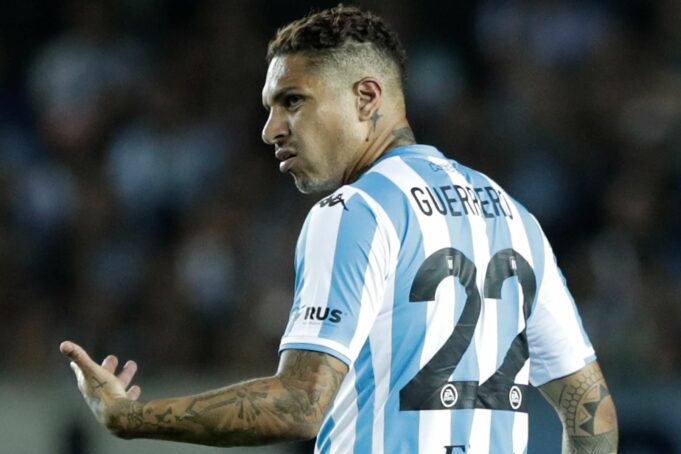 Paolo Guerrero debutó en Racing con gol… anulado