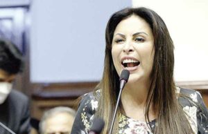 Patricia Chirinos denuncia a Anibal Torres por pedir nueva Constitución Patricia Chirinos denuncia a Anibal Torres por pedir nueva Constitución