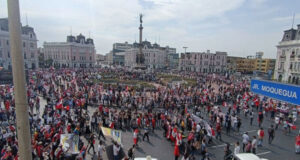 Plaza Dos de Mayo: manifestantes de Lima Norte y Sur se unen a las protestas Plaza Dos de Mayo: manifestantes de Lima Norte y Sur se unen a las protestas
