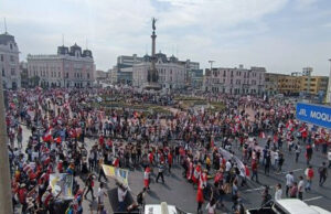 Plaza Dos de Mayo: manifestantes de Lima Norte y Sur se unen a las protestas Plaza Dos de Mayo: manifestantes de Lima Norte y Sur se unen a las protestas