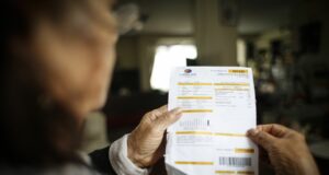 Osinergmin informó que tarifas eléctricas se reducirán este mes