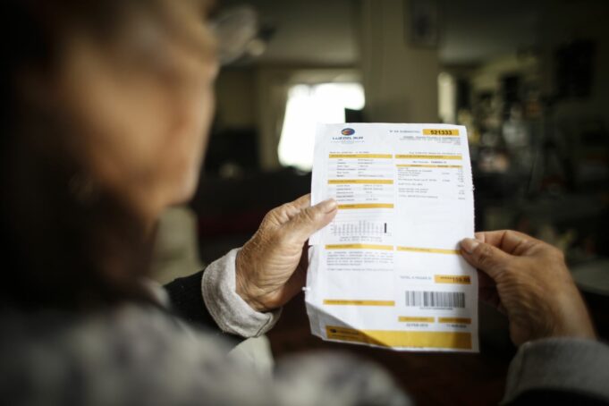 Osinergmin informó que tarifas eléctricas se reducirán este mes