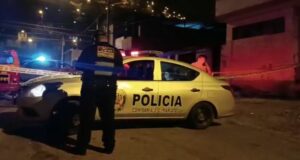 Sicarios acribillan a vendedora ambulante en la puerta de su casa en VMT