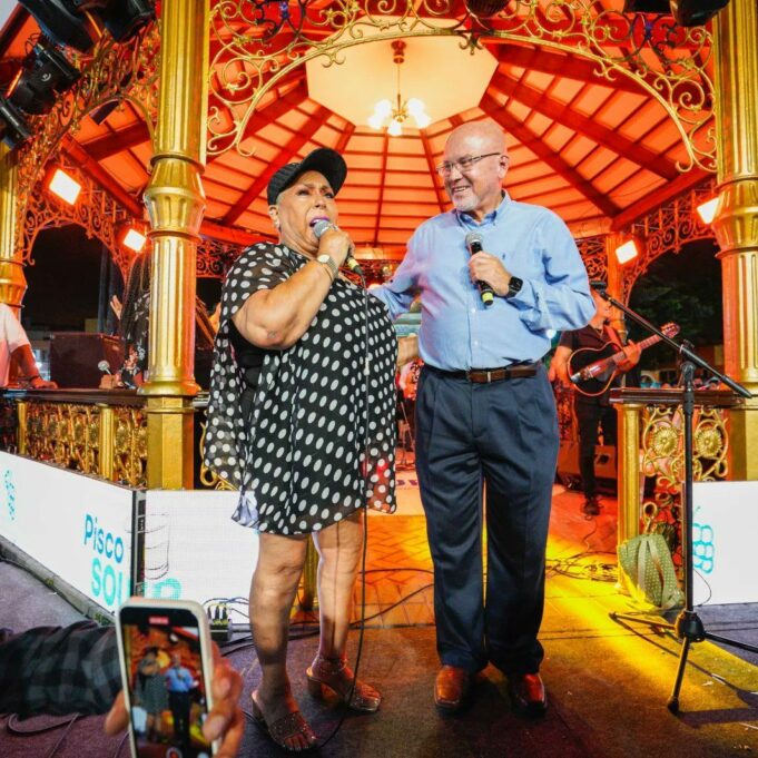 Surco festeja con música criolla y platos típicos el día del Pisco Sour