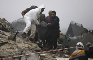 Terremoto en Turquía y Siria: edificio de 7 pisos colapsa en un segundo tras terremoto de 7.8 Terremoto en Turquía y Siria: edificio de 7 pisos colapsa en un segundo tras terremoto de 7.8