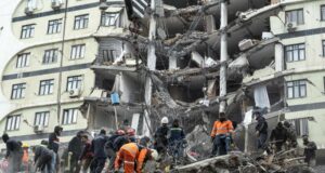 Gobierno de Turquía detiene a constructores por negligencia en edificios derrumbados