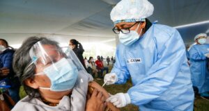 Áncash aplica vacuna bivalente para adultos mayores de 60 años