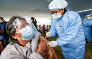 Áncash aplica vacuna bivalente para adultos mayores de 60 años