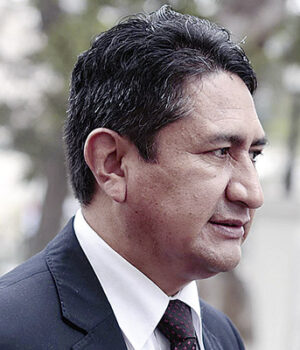 Cerrón descarta postular en eventuales elecciones el 2023