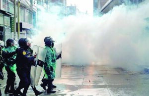 Sino renuncia, continuará la convulsión social