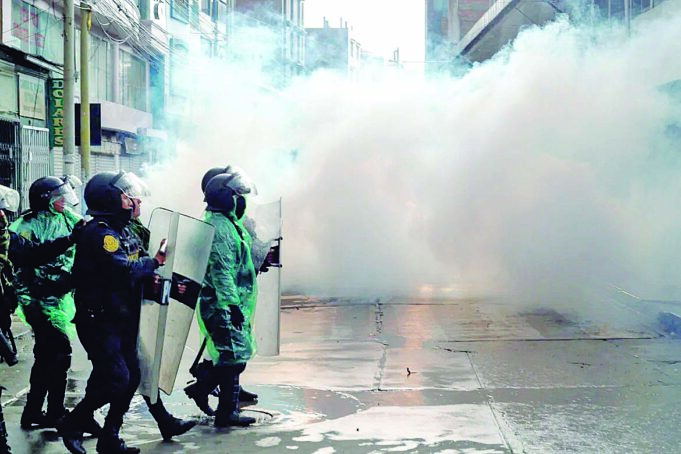 Sino renuncia, continuará la convulsión social