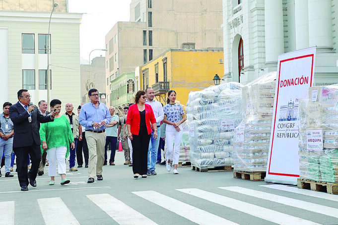 Congreso entregó donativo para damnificados en Arequipa