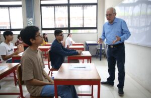 Titular del Minedu expresó su solidaridad a familiares de policías salvajemente asesinados por terroristas