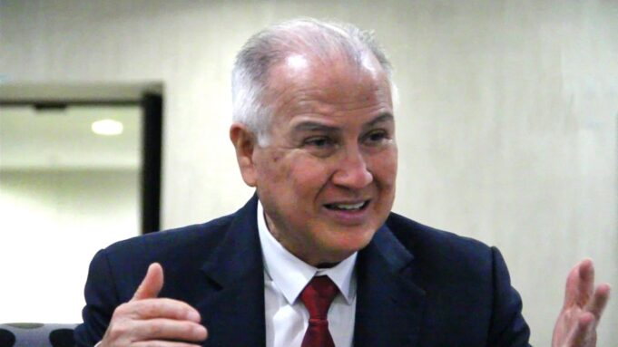 López Chau: si no cambia la ley, no puedo ser candidato en las próximas elecciones