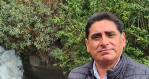 Carlos Álvarez: “¿Los peruanos seguiremos peleando y los congresistas teniendo todo gratis?»