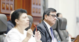 Patean debate de adelanto de elecciones