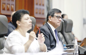 Patean debate de adelanto de elecciones