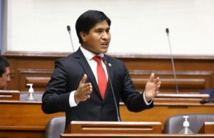 Acobamba declara “persona no grata” a congresista Wilson Soto