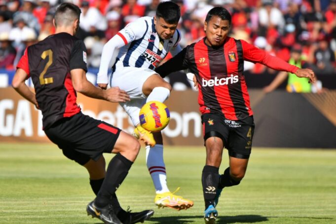 Siete clubes de la Liga 1 anuncian que no juegan y exigen renuncia de Agustín Lozano