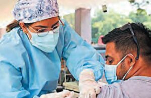 Mayores con cuarta dosis pueden recibir vacuna bivalente