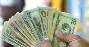 A la baja pronóstico de dólar S/ 3.92 para este año