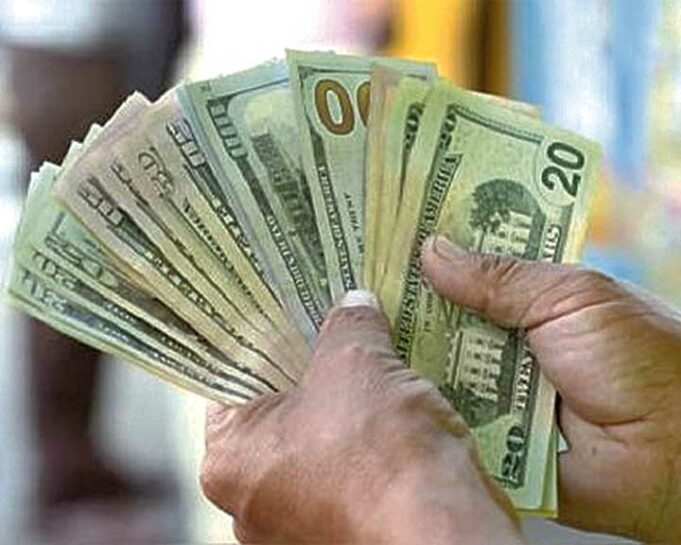 A la baja pronóstico de dólar S/ 3.92 para este año