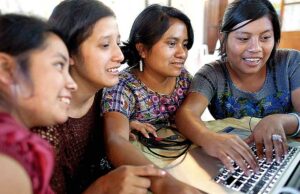 Exclusión digital de mujeres, nueva forma de analfabetismo