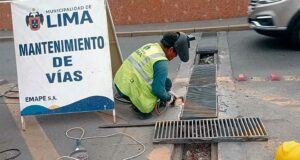 Limpian drenes en la Vía Expresa