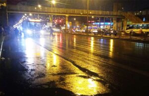 Techos se caen y el transporte público lento por lluvias en Lima