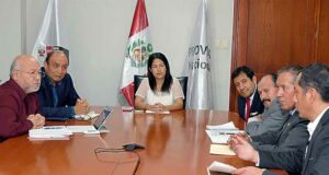 Ministra asegura construcción de autopista del centro