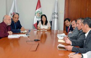 Ministra asegura construcción de autopista del centro