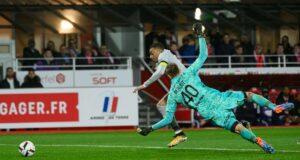 PSG derrotó en los descuentos al Brest 2-1