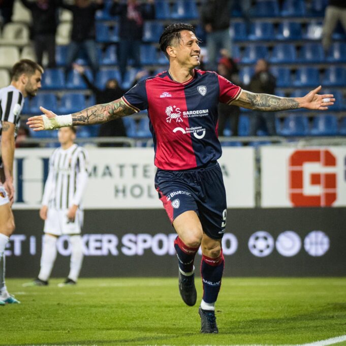 Lapadula anotó dos goles en triunfo del Cagliari 4-1 sobre Ascoli