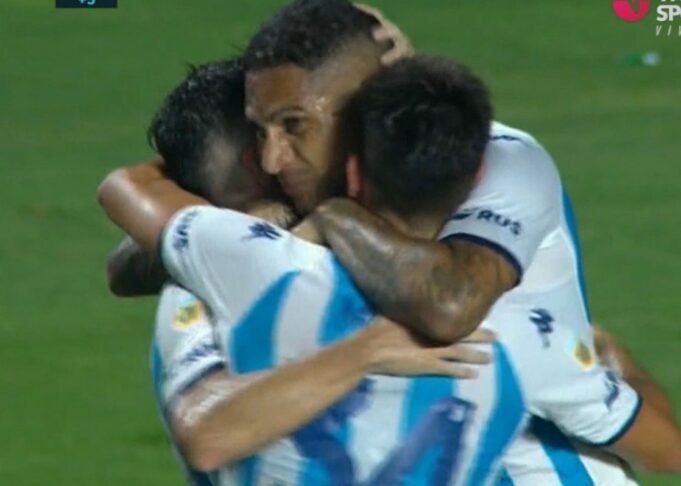 Paolo Guerrero anotó en triunfo de Racing ante Unión Santa Fe por 3-1