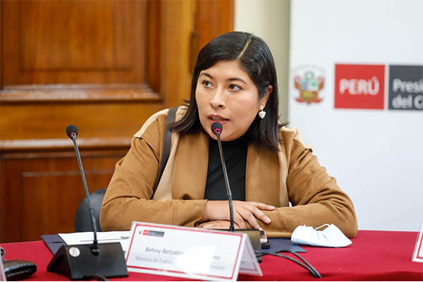 Subcomisión de Acusaciones Constitucionales aprueba denuncia contra Betssy Chávez