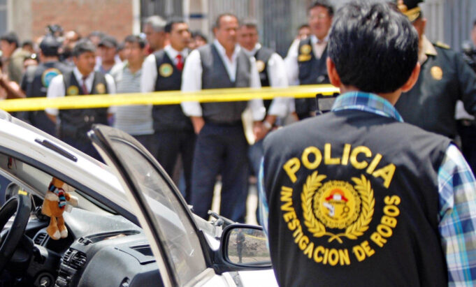 Capturan a policía y su banda poco antes de asaltar a una mujer en Comas