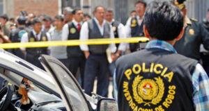 Capturan a policía y su banda poco antes de asaltar a una mujer en Comas