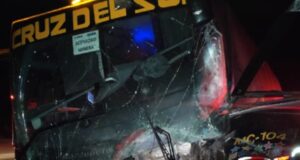 Choque frontal de bus interprovincial y auto deja cinco fallecidos en Cusco