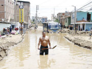 Desbordados por la lluvia y el barro