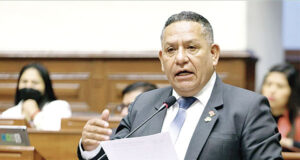 Pese a estar impedido por ley, hijo del congresista Esdras Medina contrata con el Estado Pese a estar impedido por ley, hijo del congresista Esdras Medina contrata con el Estado