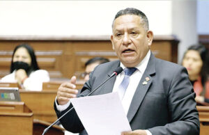 Pese a estar impedido por ley, hijo del congresista Esdras Medina contrata con el Estado Pese a estar impedido por ley, hijo del congresista Esdras Medina contrata con el Estado