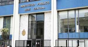 Dina Boluarte culminó su declaración ante la Fiscalía